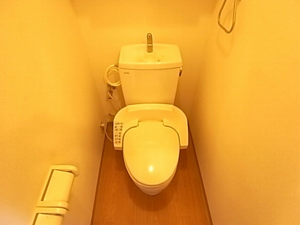 Toilet. Heating toilet seat ・ With Washlet.