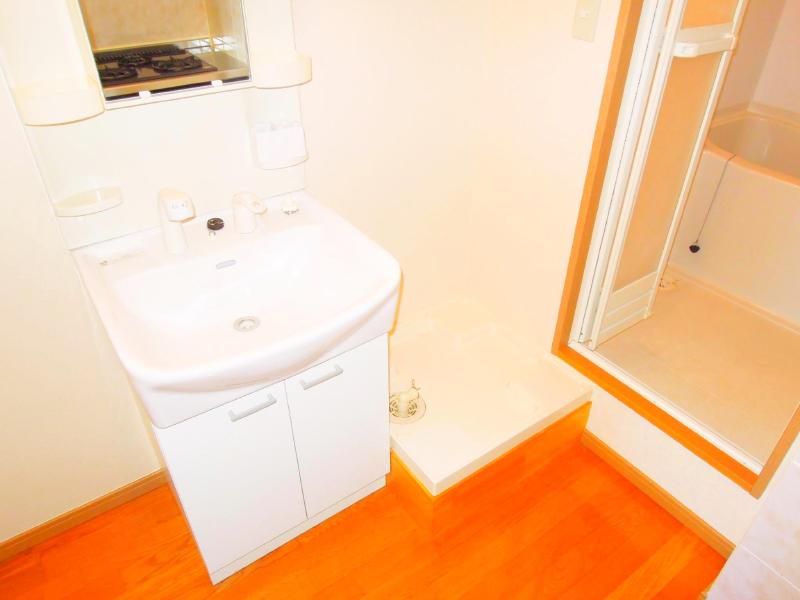 Washroom. Independent wash basin There is indoor washing machine Storage