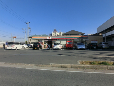 Convenience store. 220m to Seven-Eleven (convenience store)