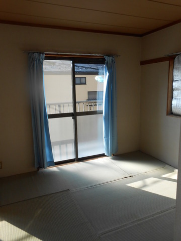 Living and room. Japanese-style room We spread the mat to prevent sunburn