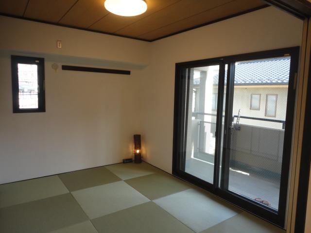 Non-living room.  ◆ Modern Japanese-style Ryukyu tatami-style. It can also be used as an open space from the living room
