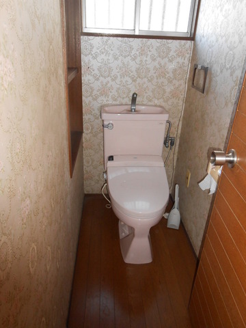 Toilet. 1st floor toilet