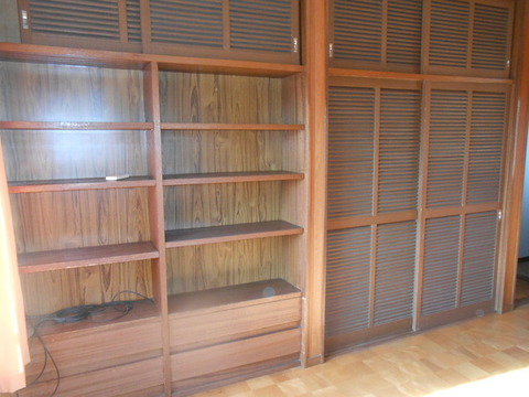 Other room space. 2 Kaiyoshitsu Bookshelf