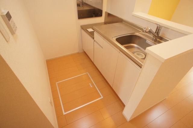 Kitchen. Underfloor Storage