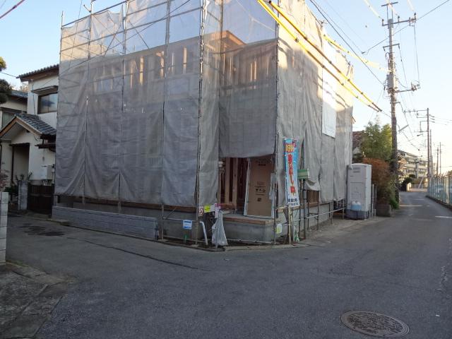 Local appearance photo. Popular corner lot! !