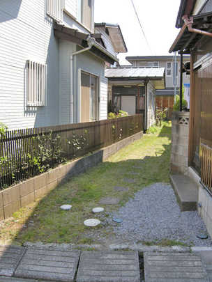 Local land photo. Local is a secure and easy alley-like site shape of privacy