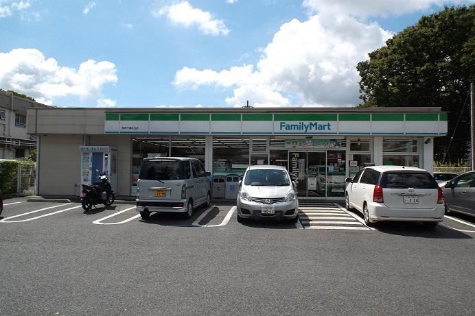Convenience store. 790m to FamilyMart