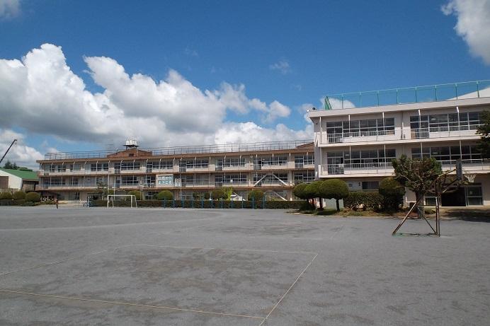 Primary school. Kohokudai until Nishi Elementary School 220m