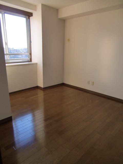 Other room space. New has been changed to the flooring.