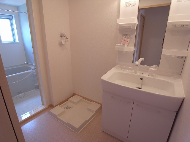 Washroom. Wash dressing room ・ There shampoo dresser.