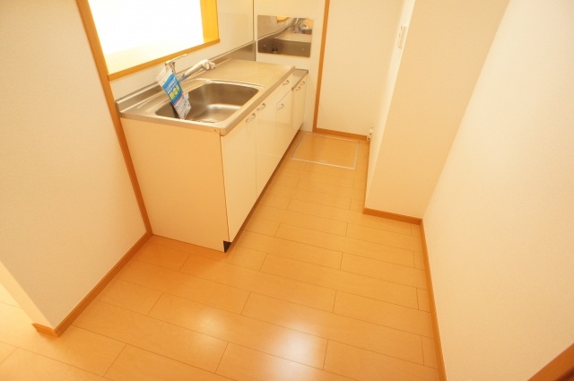 Kitchen. Refrigerator yard, Underfloor Storage