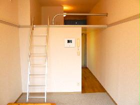 Living and room. Convenient loft ☆ 