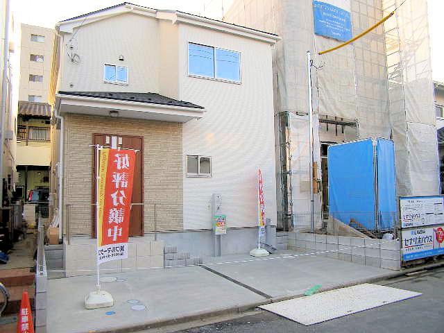 Local appearance photo. Local (12 May 2013) Shooting