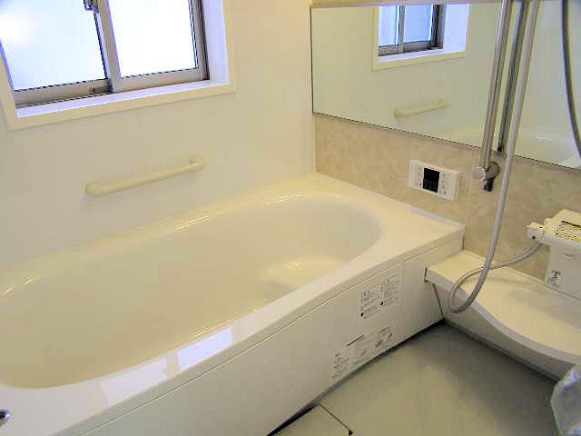 Bathroom. Local (12 May 2013) Shooting