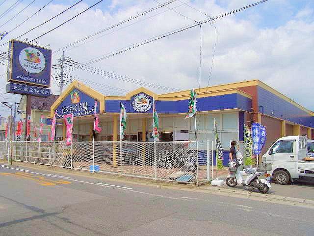 Supermarket. Exciting 990m to Square