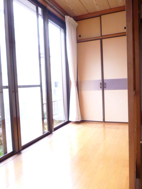 Non-living room. Hiroen space.
