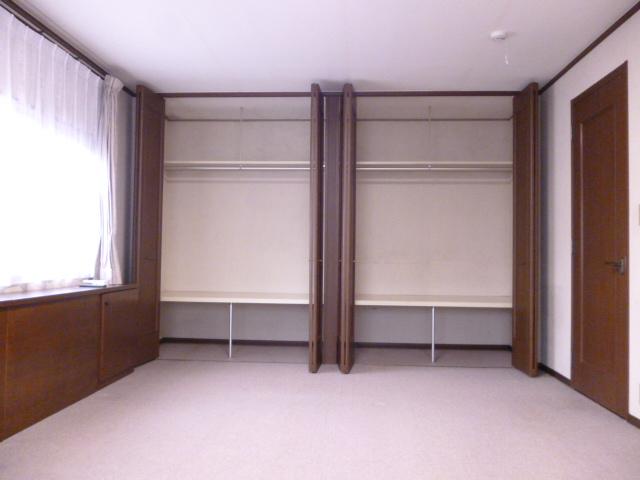 Non-living room. Storage capacity rich main bedroom