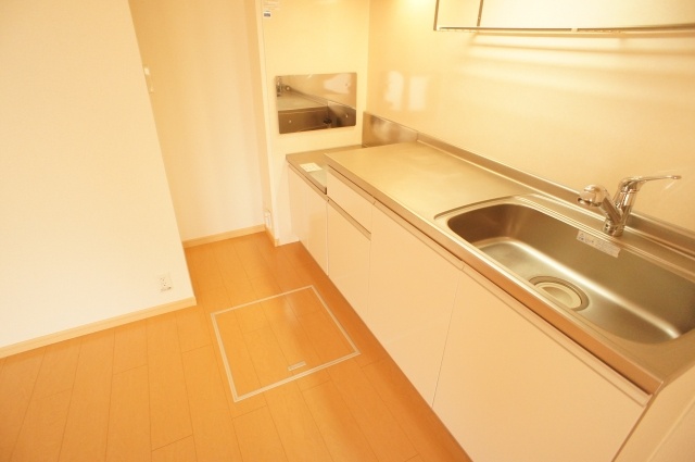 Kitchen. Underfloor Storage