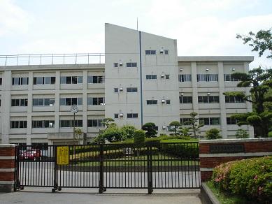 Junior high school. 1280m to Hubei junior high school