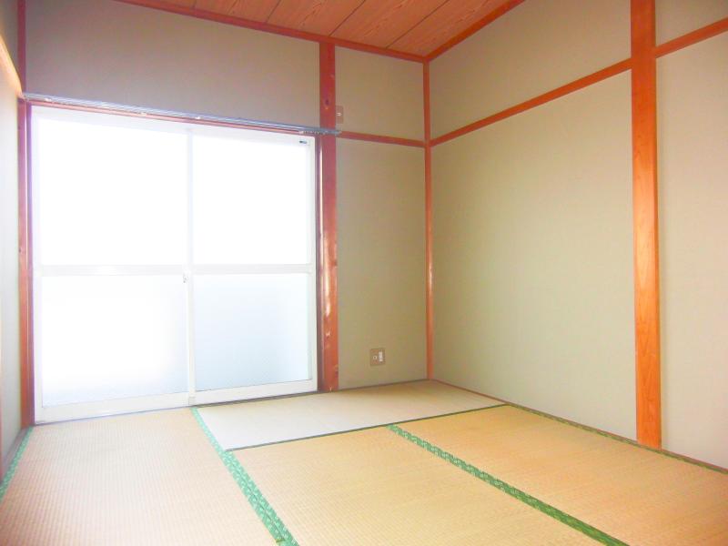 Living and room. Japanese-style room is also beautiful