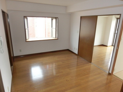 Other room space. Corner room Spacious living