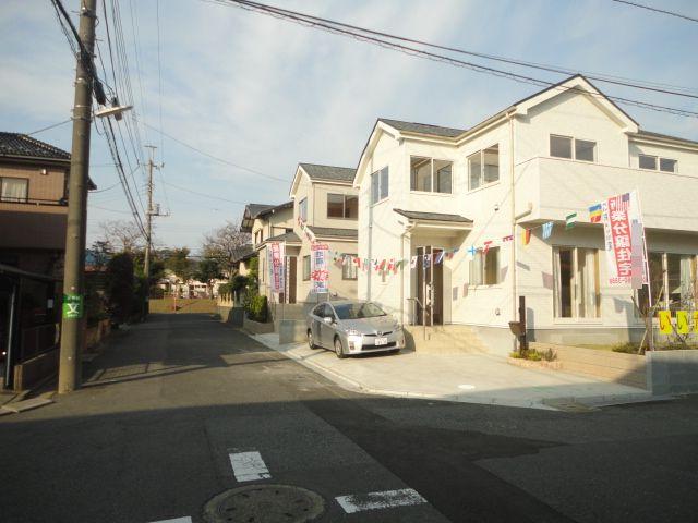 Local photos, including front road. Building 2 ◆ Maneuverability is also comfortably in the car for the 6m × 6m corner lot.