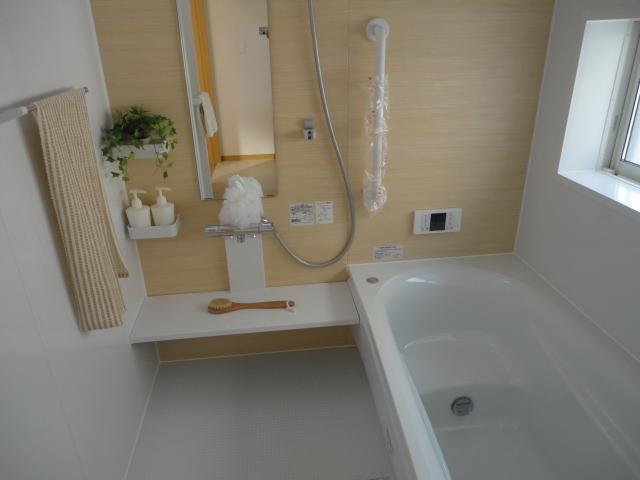 Bathroom.  ◆ Also will be healed fatigue of the day in the bath of the calm atmosphere in which the white tones.