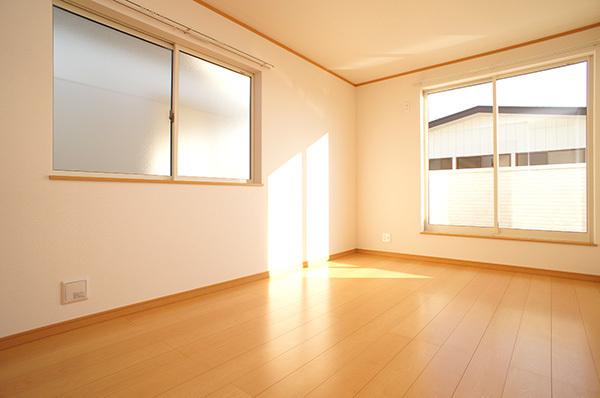 Non-living room. 1 Building