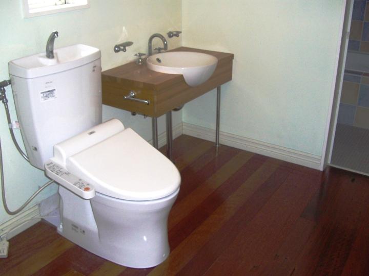 Toilet. Indoor (11 May 2013) Shooting