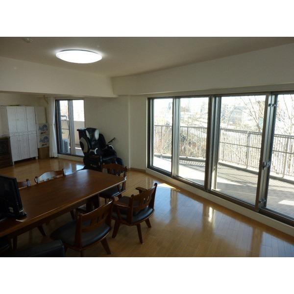 Living. Bright wide living 24 pledge that feeling of freedom