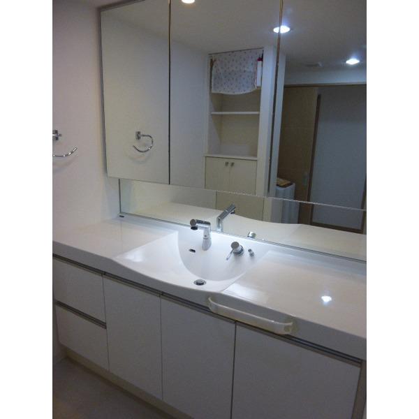 Wash basin, toilet. You can get ready busy time at two in the morning