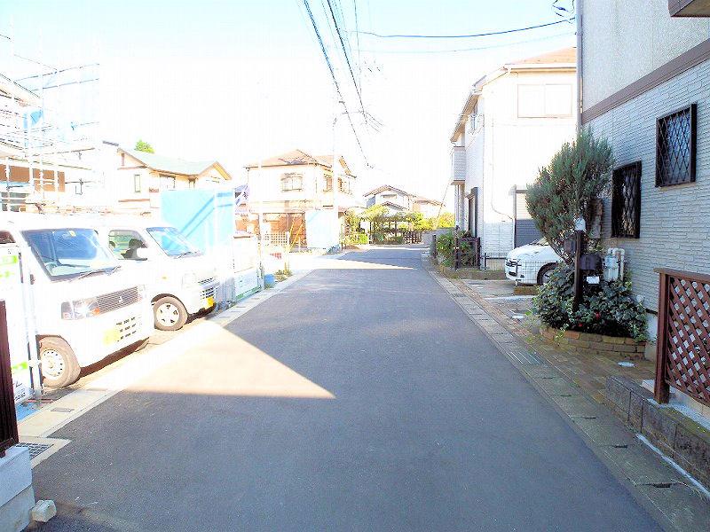 Local photos, including front road. Local (10 May 2013) Shooting