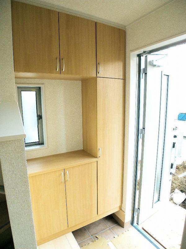 Entrance. Local (12 May 2013) Shooting