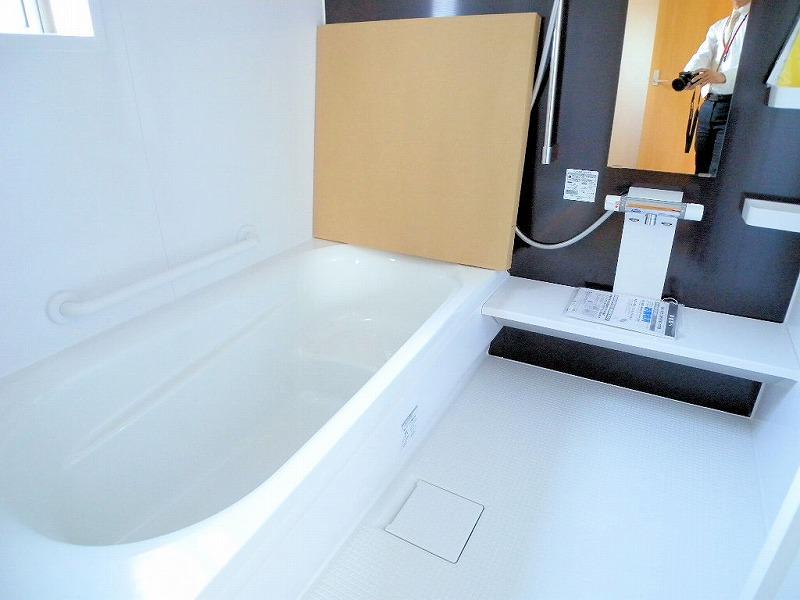 Bathroom. Indoor (12 May 2013) Shooting