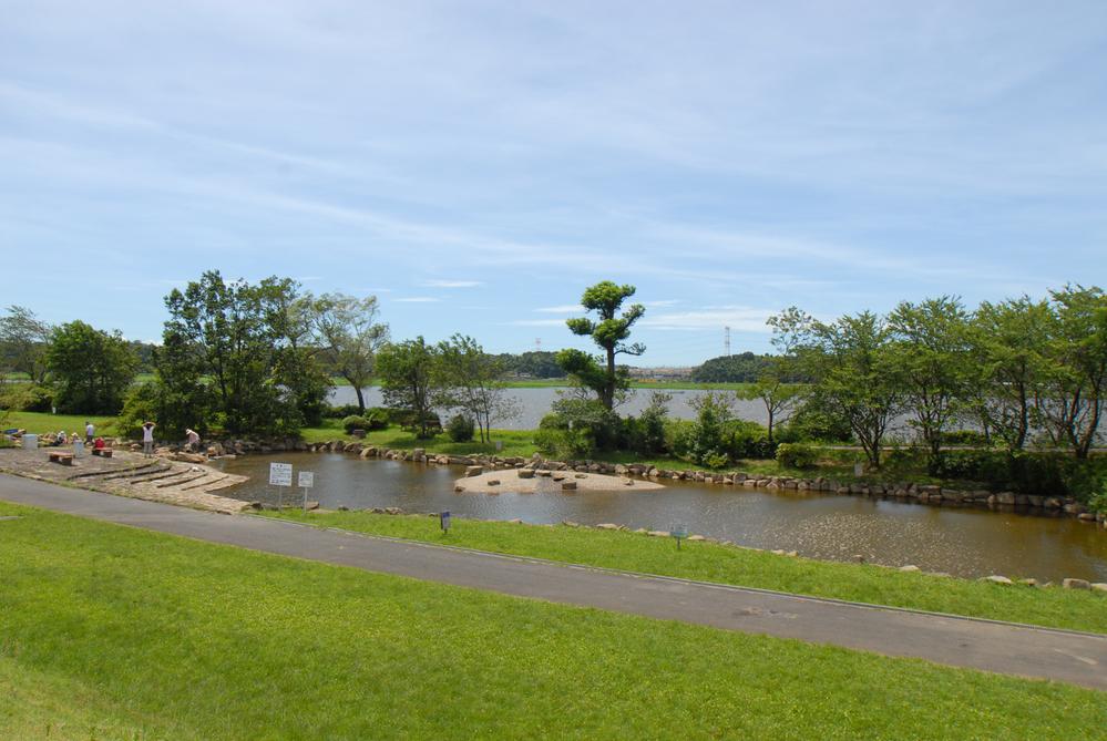 park. Teganuma until the water park boasts a breadth of 290m wide 3.3 hectares Teganuma hydrophilic Square.