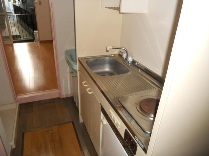 Kitchen. It comes with an electric stove 1-neck