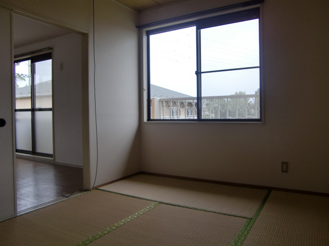 Other room space. There is also a Japanese-style room ☆