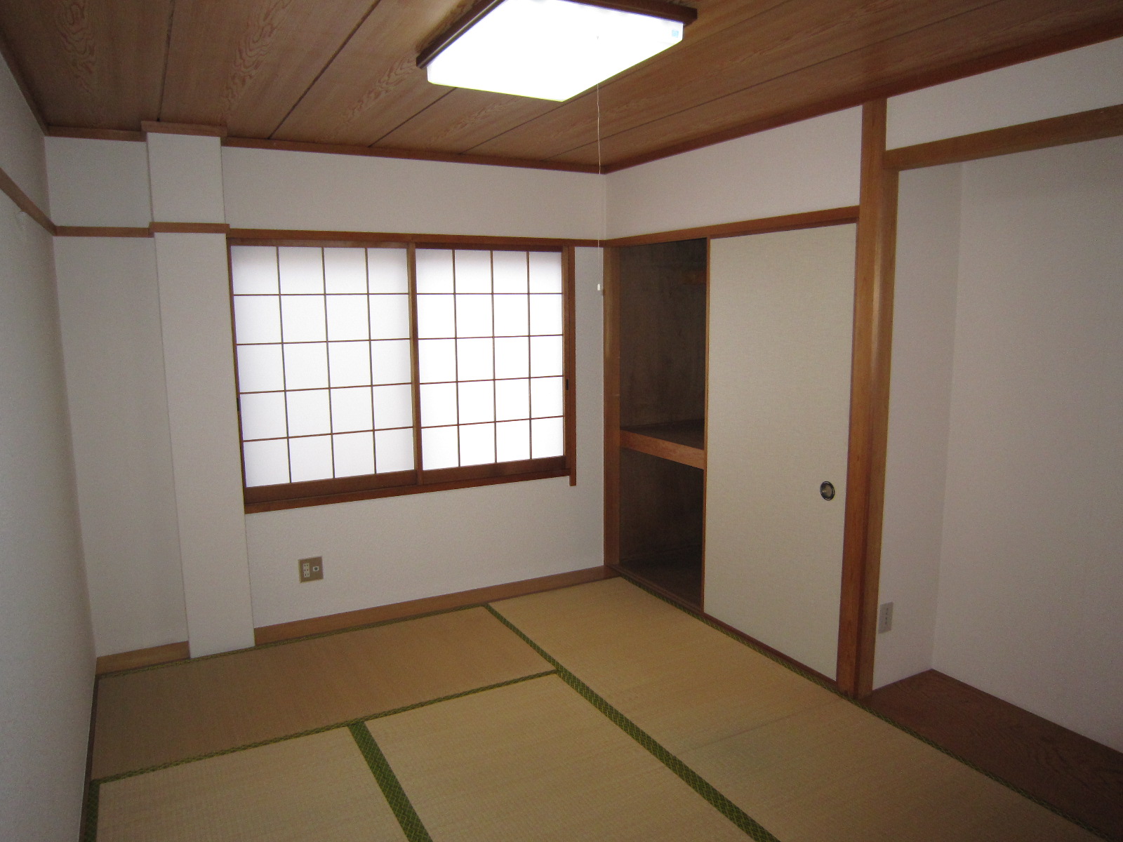 Living and room. 6 Pledge to Japanese-style room