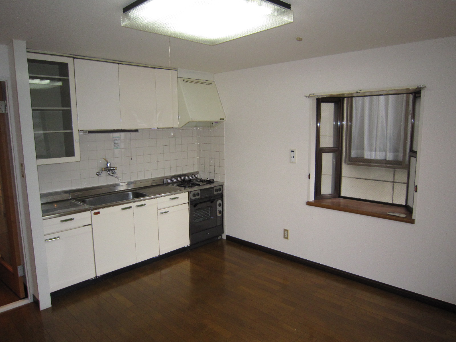 Kitchen. Spacious kitchen, With window