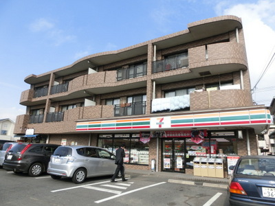 Convenience store. 410m to Seven-Eleven (convenience store)