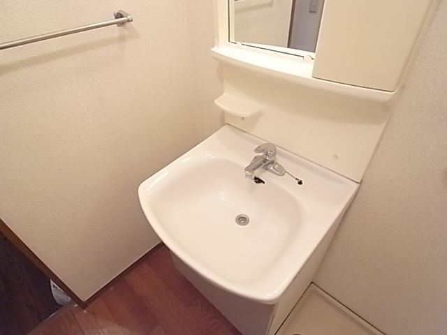 Washroom. Also it comes with a separate basin ~  ☆