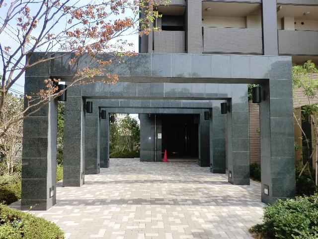 Other common areas. Entrance approach