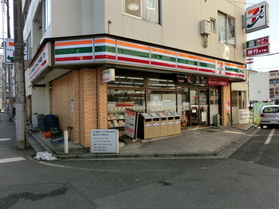 Convenience store. Seven-Eleven (convenience store) up to 100m