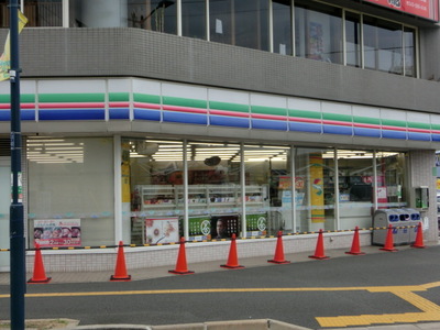 Convenience store. Three F until the (convenience store) 220m