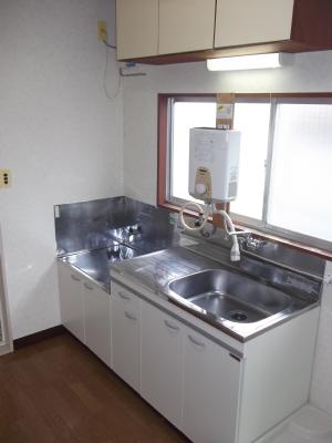 Kitchen. Two-burner gas stove installation Allowed With water heater!