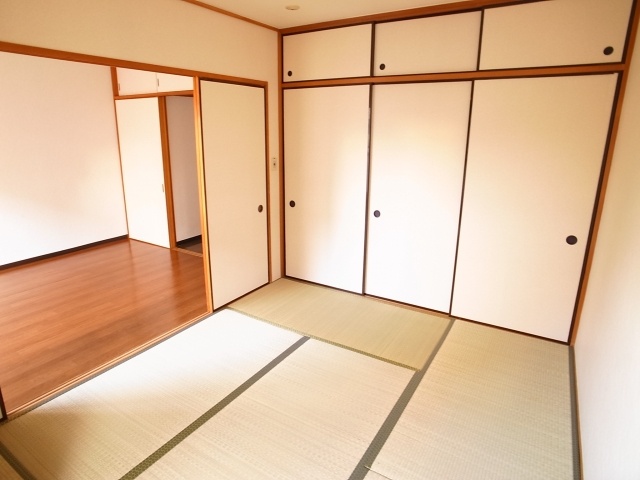 Living and room. It is a Japanese-style room 1 also new design.