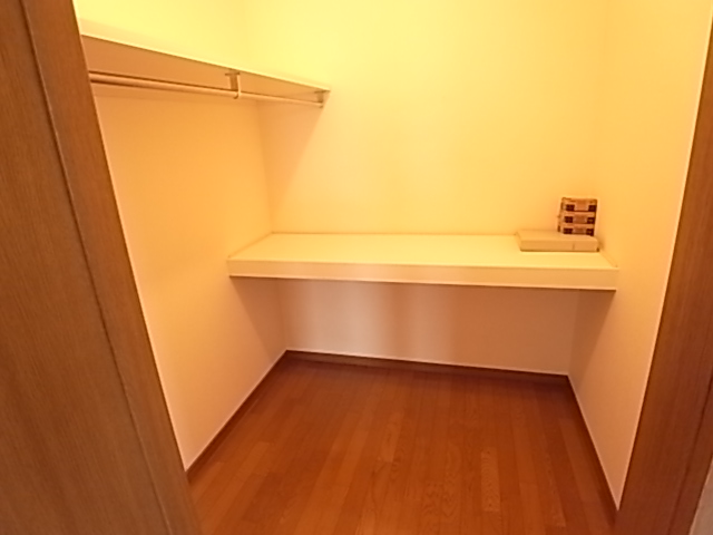 Other. It is a convenient walk-in closet complete ☆