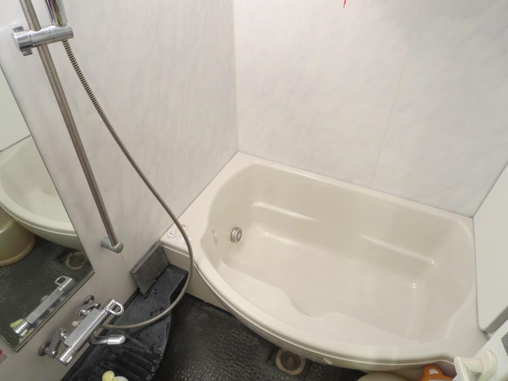 Bathroom.  ■ Bathroom drying function  ■ Reheating, Hot water plus, Keep warm function
