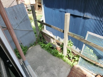 Balcony. Jose also laundry outside