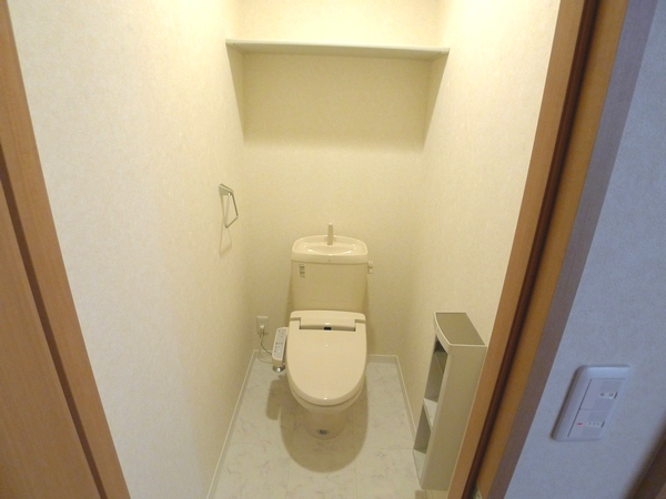 Toilet. Photo: 203, Room